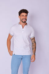 CAMISETA HENLEY COM DETALHES